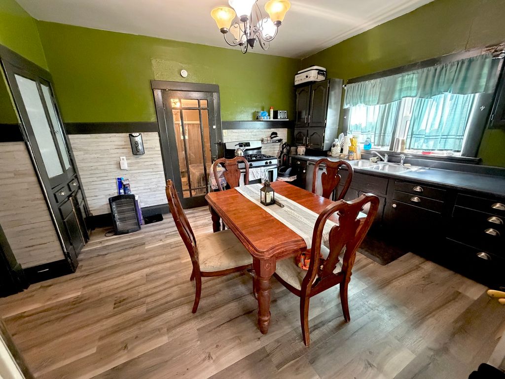 Image 9 of property listing at 300 W Allmon Street, Salem, IL 62881