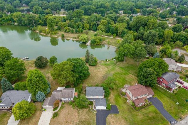 23067 Heatherbrae Way, Novi, MI 48375