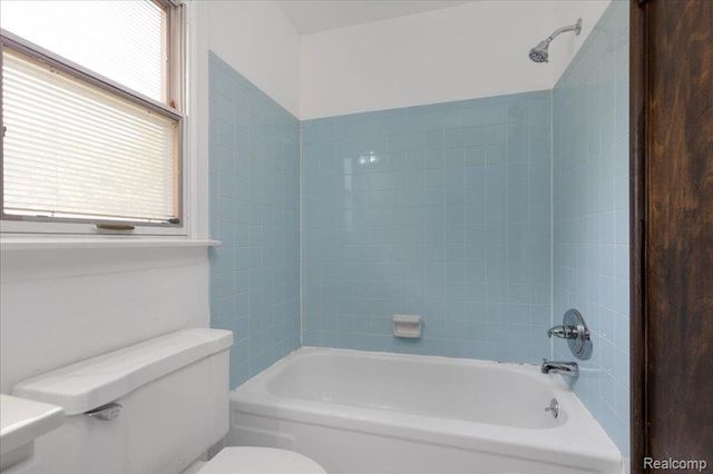 23067 Heatherbrae Way, Novi, MI 48375