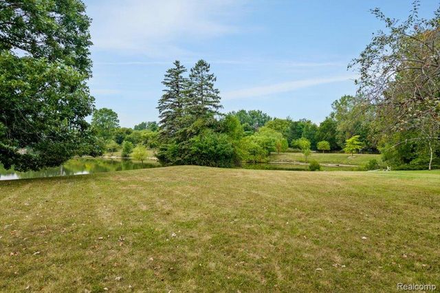23067 Heatherbrae Way, Novi, MI 48375
