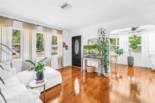 798 45TH AVENUE N, St Petersburg, FL 33703