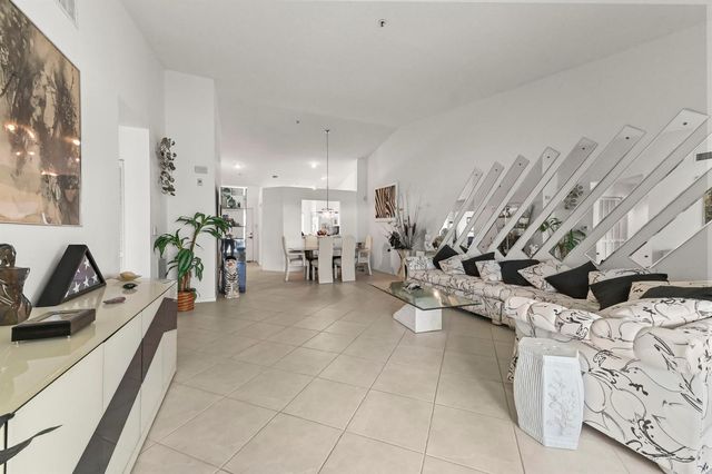 5952 Regal Glen Drive 207, Boynton Beach, FL 33437