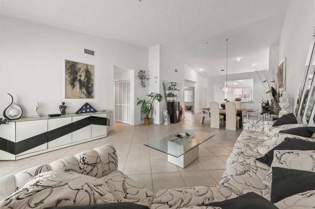 5952 Regal Glen Drive 207, Boynton Beach, FL 33437