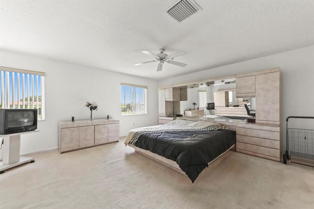 5952 Regal Glen Drive 207, Boynton Beach, FL 33437