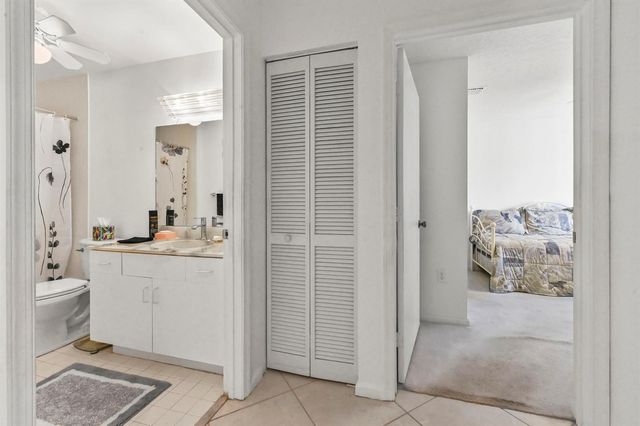 5952 Regal Glen Drive 207, Boynton Beach, FL 33437