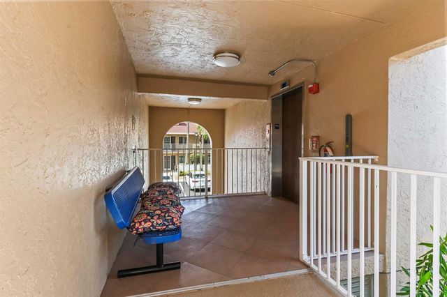 5952 Regal Glen Drive 207, Boynton Beach, FL 33437