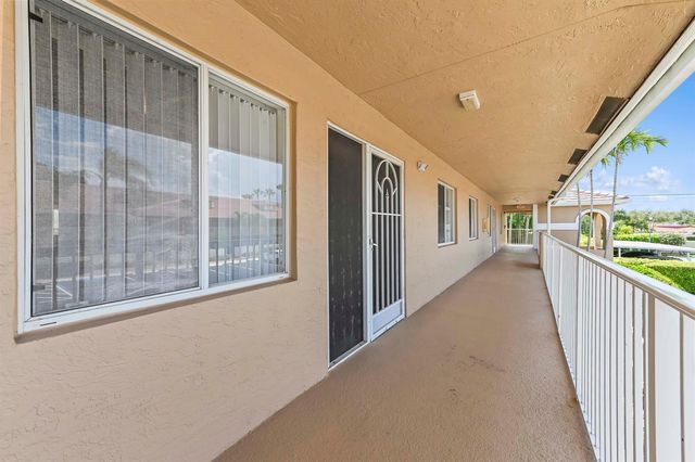 5952 Regal Glen Drive 207, Boynton Beach, FL 33437