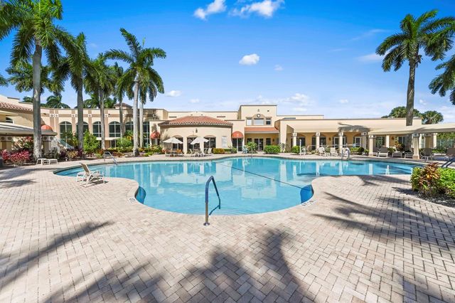 5952 Regal Glen Drive 207, Boynton Beach, FL 33437