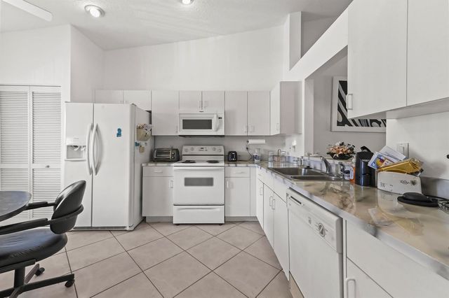 5952 Regal Glen Drive 207, Boynton Beach, FL 33437