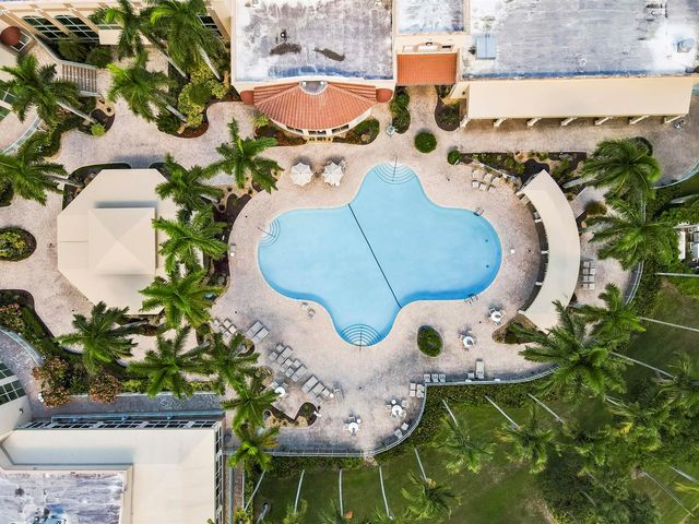 5952 Regal Glen Drive 207, Boynton Beach, FL 33437