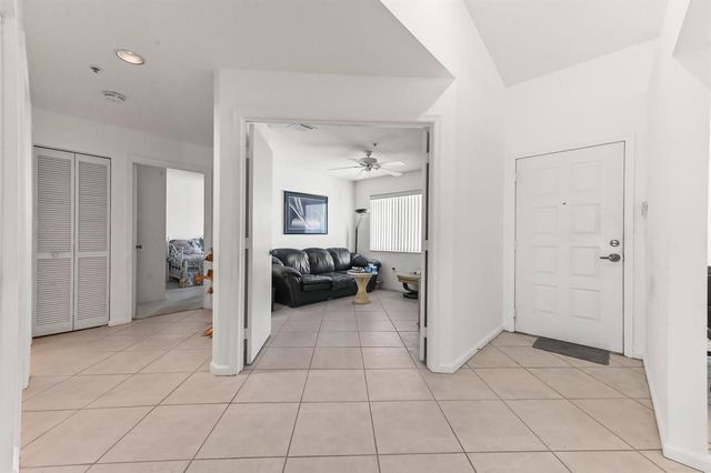 5952 Regal Glen Drive 207, Boynton Beach, FL 33437