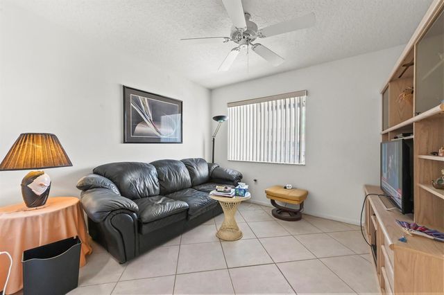 5952 Regal Glen Drive 207, Boynton Beach, FL 33437