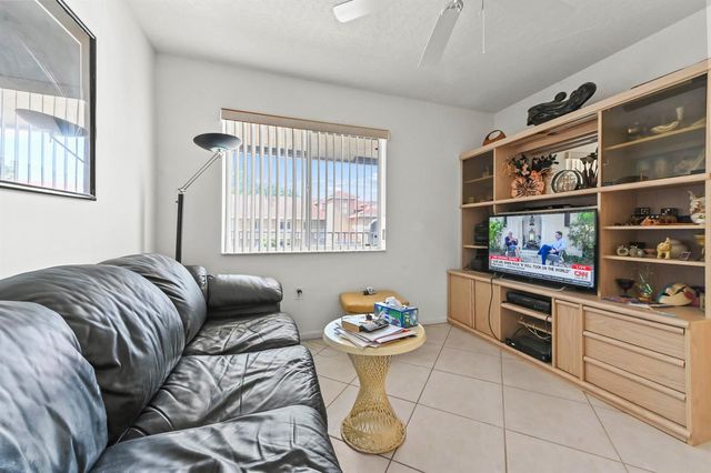 5952 Regal Glen Drive 207, Boynton Beach, FL 33437