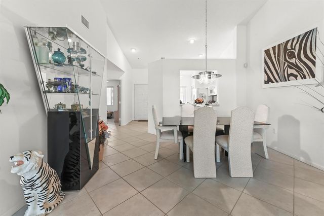5952 Regal Glen Drive 207, Boynton Beach, FL 33437