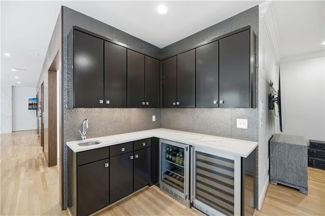 3048 W 118th Terrace, Leawood, KS 66211