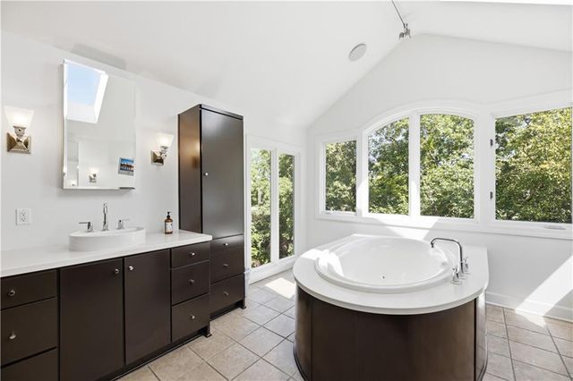 3048 W 118th Terrace, Leawood, KS 66211