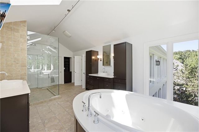 3048 W 118th Terrace, Leawood, KS 66211