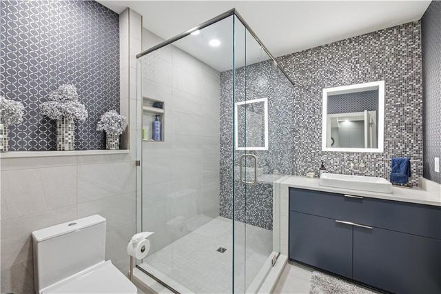 3048 W 118th Terrace, Leawood, KS 66211