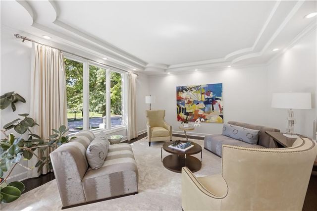 3048 W 118th Terrace, Leawood, KS 66211