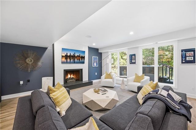 3048 W 118th Terrace, Leawood, KS 66211