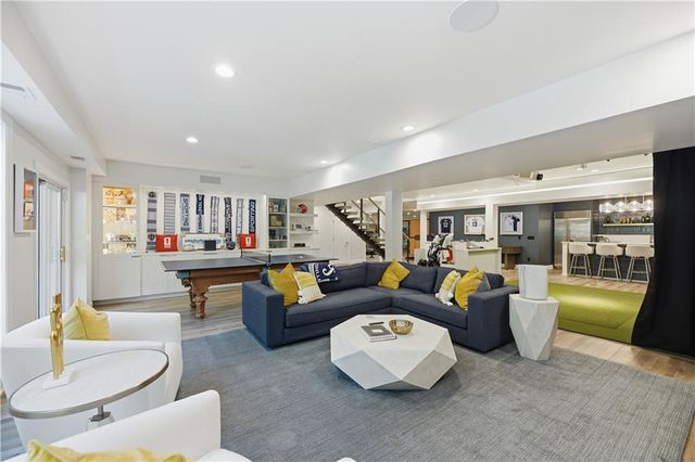 3048 W 118th Terrace, Leawood, KS 66211