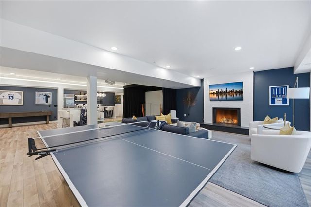 3048 W 118th Terrace, Leawood, KS 66211