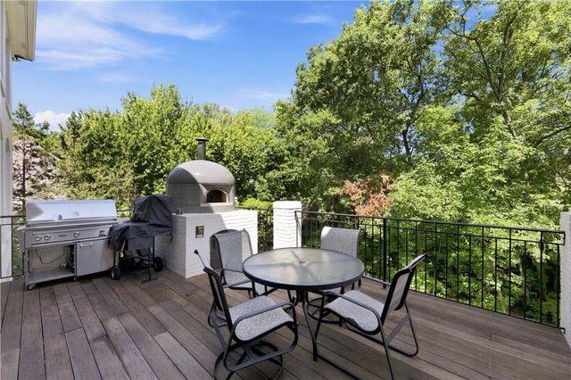3048 W 118th Terrace, Leawood, KS 66211