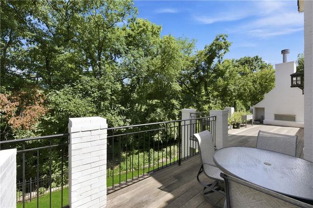 3048 W 118th Terrace, Leawood, KS 66211