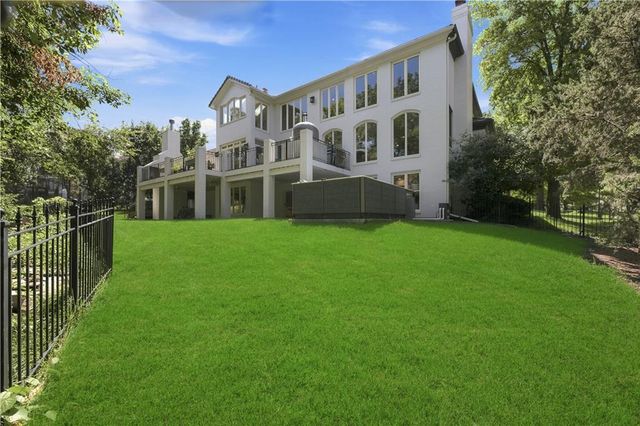 3048 W 118th Terrace, Leawood, KS 66211