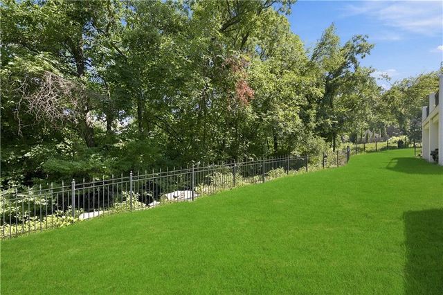 3048 W 118th Terrace, Leawood, KS 66211