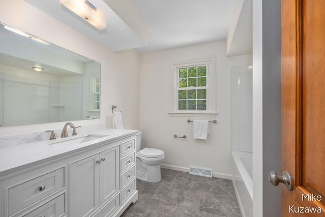 1711 Country Club Drive, Grand Rapids, MI 49505