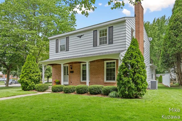 1711 Country Club Drive, Grand Rapids, MI 49505