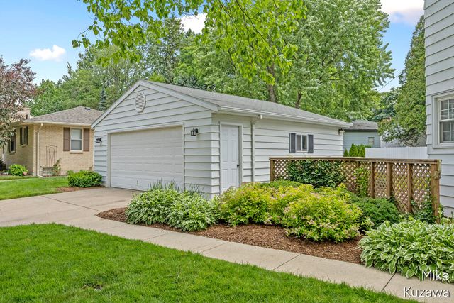 1711 Country Club Drive, Grand Rapids, MI 49505