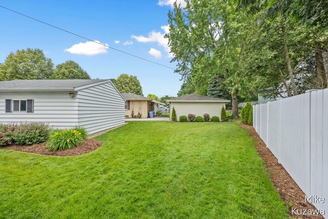 1711 Country Club Drive, Grand Rapids, MI 49505
