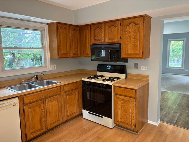 848 Birchbark Trail, Carol Stream, IL 60188