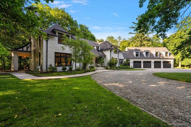31505 Kennoway Court, Beverly Hills Village, MI 48025
