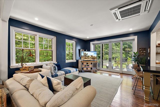 31505 Kennoway Court, Beverly Hills Village, MI 48025