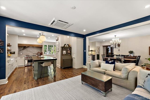 31505 Kennoway Court, Beverly Hills Village, MI 48025