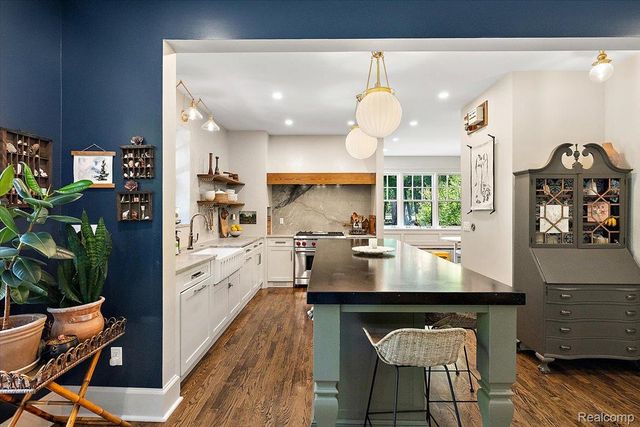 31505 Kennoway Court, Beverly Hills Village, MI 48025