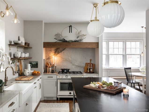 31505 Kennoway Court, Beverly Hills Village, MI 48025