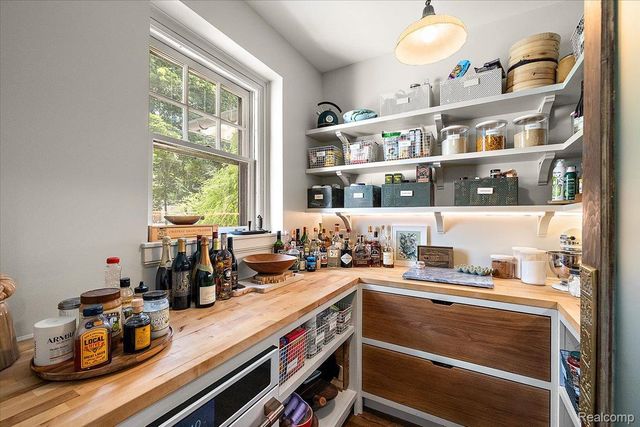 31505 Kennoway Court, Beverly Hills Village, MI 48025