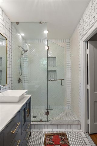 31505 Kennoway Court, Beverly Hills Village, MI 48025