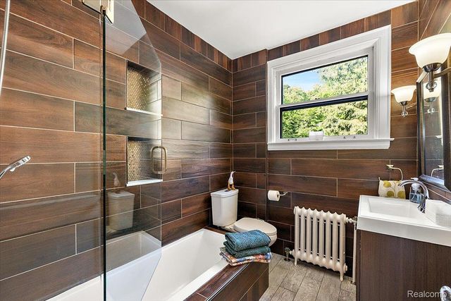31505 Kennoway Court, Beverly Hills Village, MI 48025