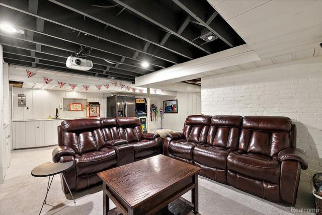 31505 Kennoway Court, Beverly Hills Village, MI 48025