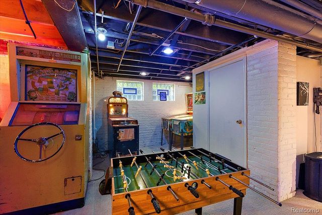 31505 Kennoway Court, Beverly Hills Village, MI 48025