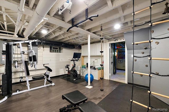 31505 Kennoway Court, Beverly Hills Village, MI 48025
