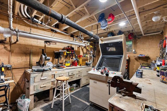31505 Kennoway Court, Beverly Hills Village, MI 48025