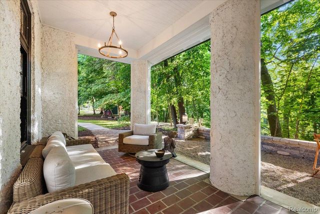 31505 Kennoway Court, Beverly Hills Village, MI 48025