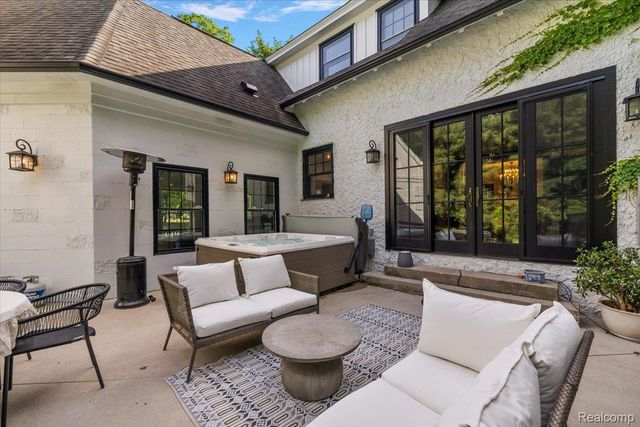 31505 Kennoway Court, Beverly Hills Village, MI 48025