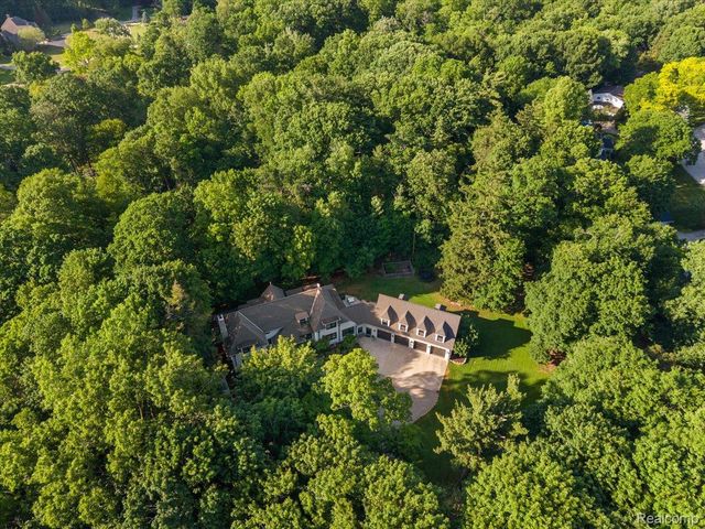 31505 Kennoway Court, Beverly Hills Village, MI 48025